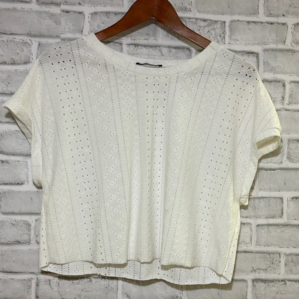 Zara White Eyelet short sleeve blouse size small - Picture 1 of 6
